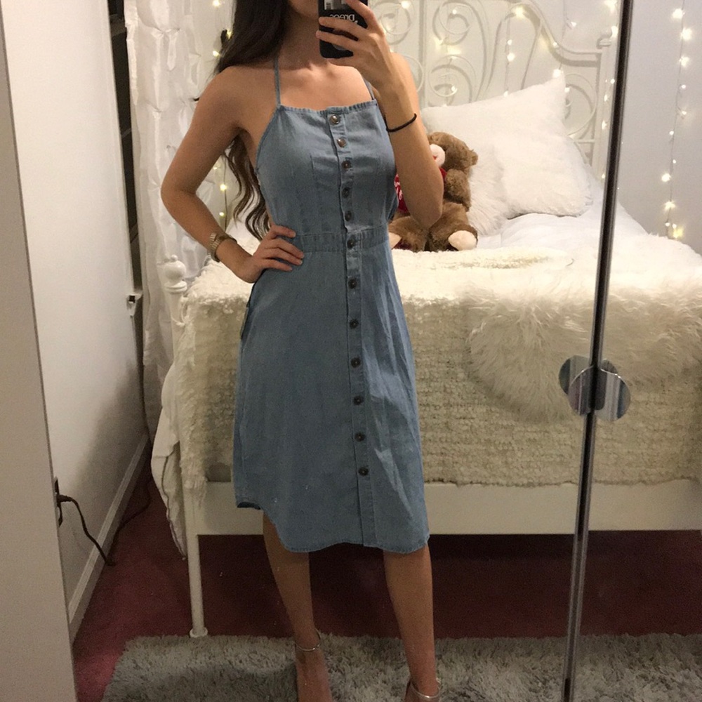 New denim dress, gives me retro vibes! Super cute!